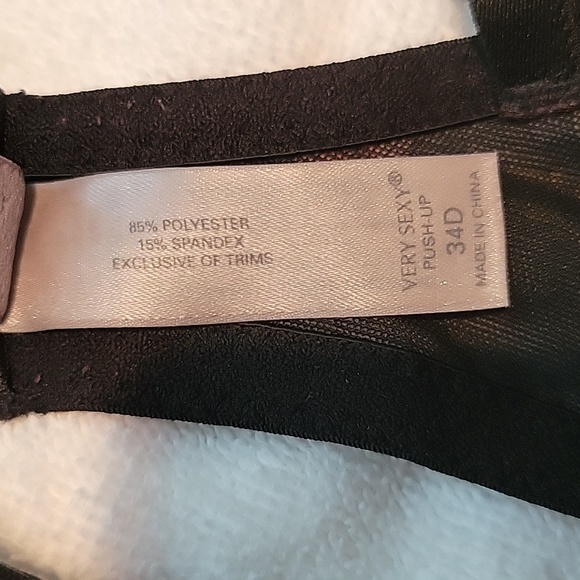 Victoria's Secret Very Sexy Push Up Bra - Picture 4 of 4